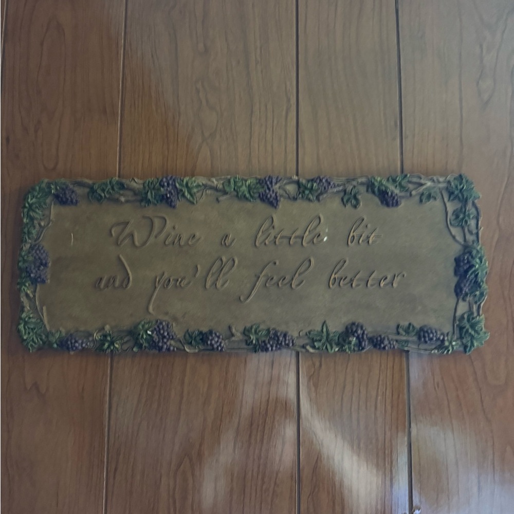 ⭐️Decorative Plaque with Grapevine Design